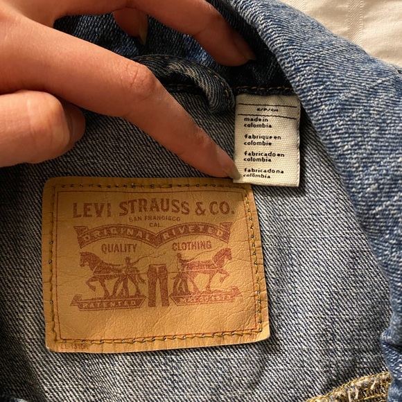 Levi’s denim vest - Picture 2 of 3